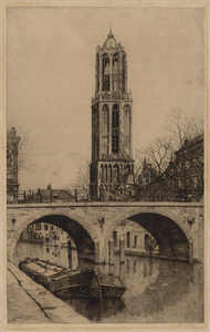28262 Gezicht op de Oudegracht te Utrecht met de Gaardbrug en rechts de voorgevels van de huizen aan de oostzijde van ...